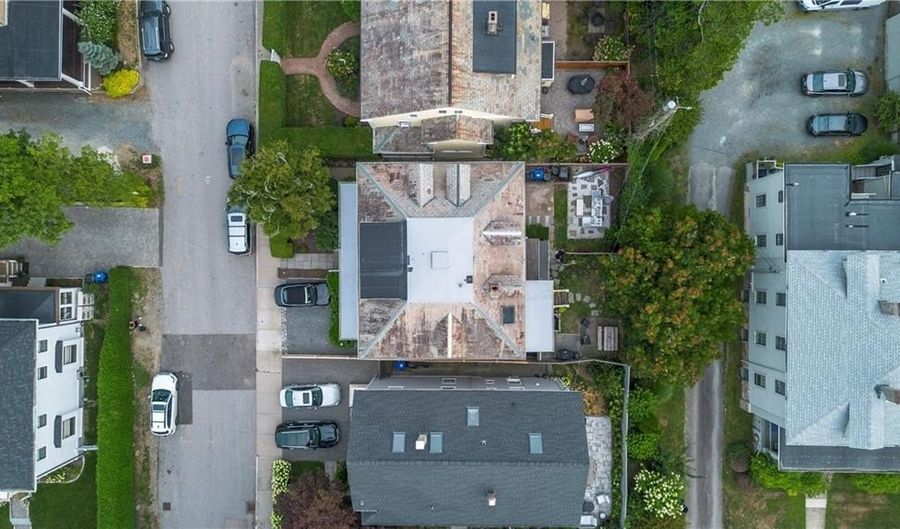 1 Pell St, Newport, RI 02840 - 7 Beds, 4 Bath