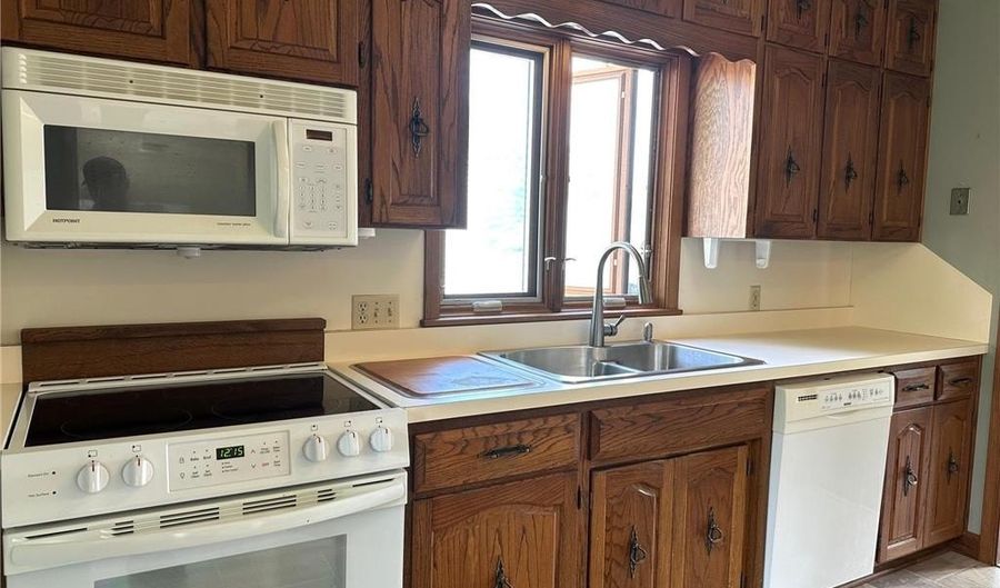1703 3rd St NE, Austin, MN 55912 - 3 Beds, 2 Bath