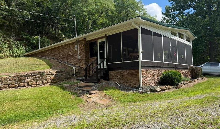 572 Dameron Rd, Ballard, WV 24918 - 3 Beds, 1 Bath