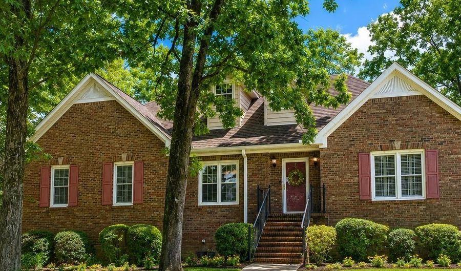 100 KENTWOOD TRAIL Cir, Alabaster, AL 35007 - 3 Beds, 4 Bath