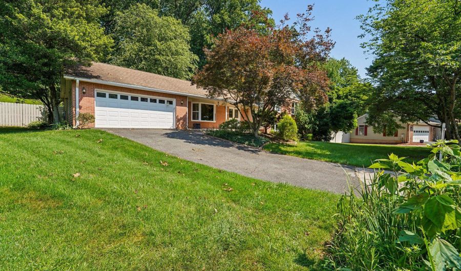 6102 GALLERY St, Bowie, MD 20720 - 5 Beds, 4 Bath