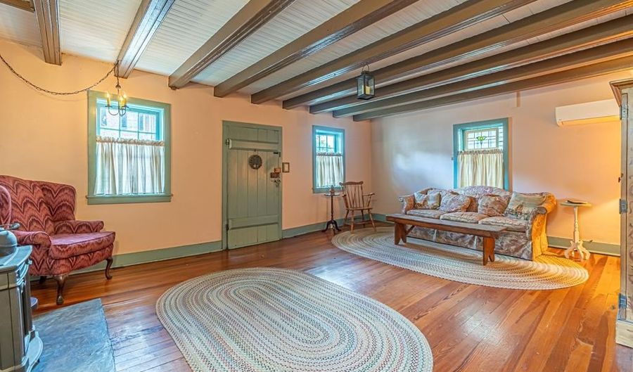 303 E Main St, Abingdon, VA 24210 - 4 Beds, 2 Bath