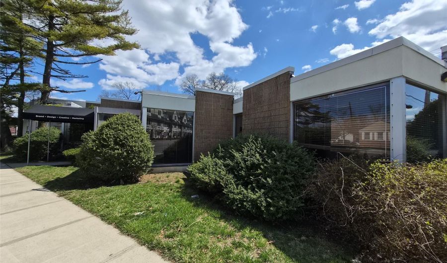 121 W Oak St, Amityville, NY 11701 - 0 Beds, 0 Bath