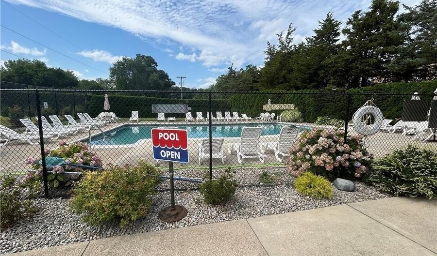 196 Old River Rd 147, Lincoln, RI 02865 - 2 Beds, 1 Bath