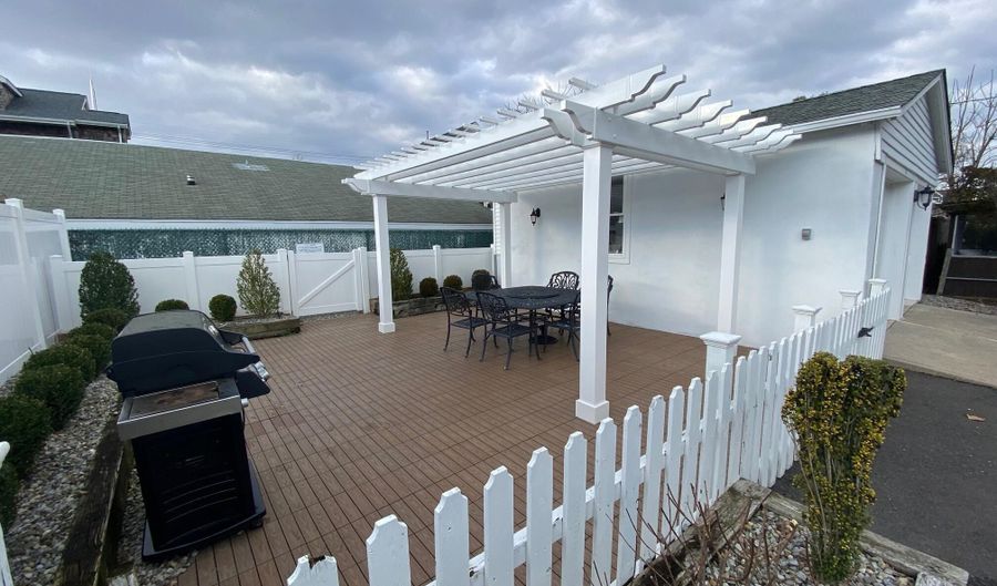 512 Main Ave #2, Bay Head, NJ 08742 - 2 Beds, 1 Bath