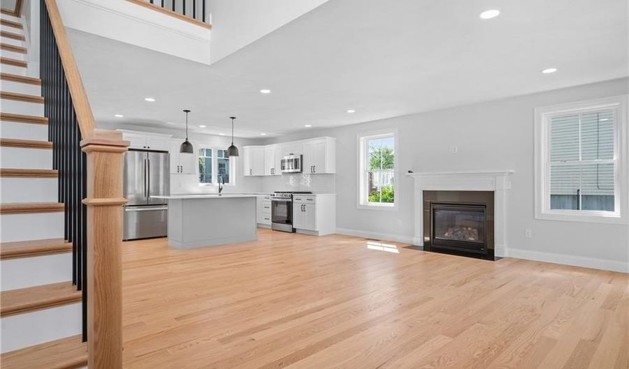 52 Governor St, Cumberland, RI 02864 - 3 Beds, 3 Bath