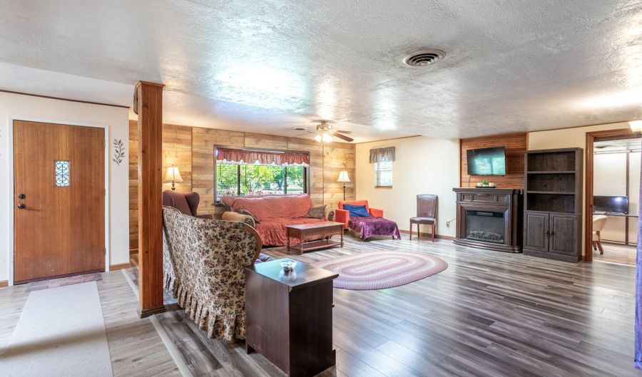 5609 Shady Ln, Anderson, CA 96007 - 4 Beds, 2 Bath