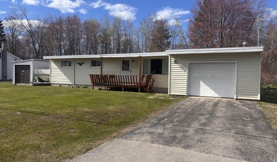 1098 Wayne Rd, Alpena, MI 49707 - 3 Beds, 2 Bath