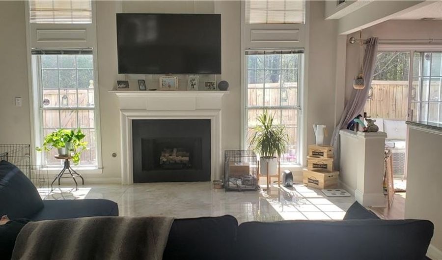 10 Regency Rd, Alpharetta, GA 30022 - 2 Beds, 2 Bath