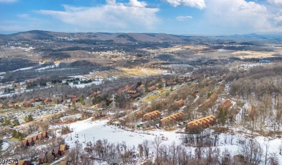 10 Augusta Dr 9, Alloway, NJ 07462 - 2 Beds, 2 Bath