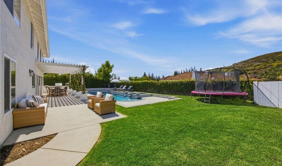 29644 Kimberly Dr, Agoura Hills, CA 91301 - 5 Beds, 4 Bath