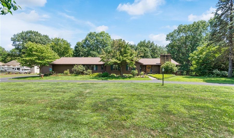 12980 Robinwood St NE, Alliance, OH 44601 - 5 Beds, 3 Bath