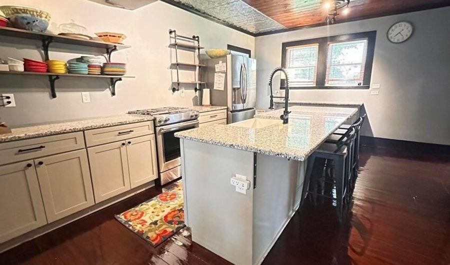 509 E Saint Victor St, Abbeville, LA 70510 - 0 Beds, 0 Bath