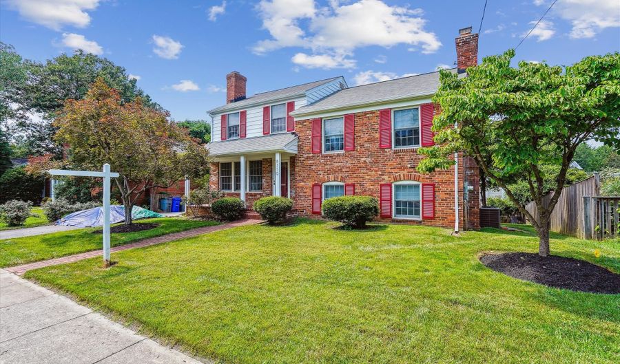 8710 LOWELL St, Bethesda, MD 20817 - 4 Beds, 3 Bath