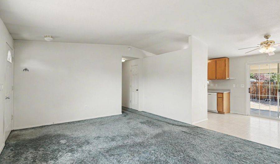 196 Gordon Ln, Dayton, NV 89403 - 3 Beds, 2 Bath