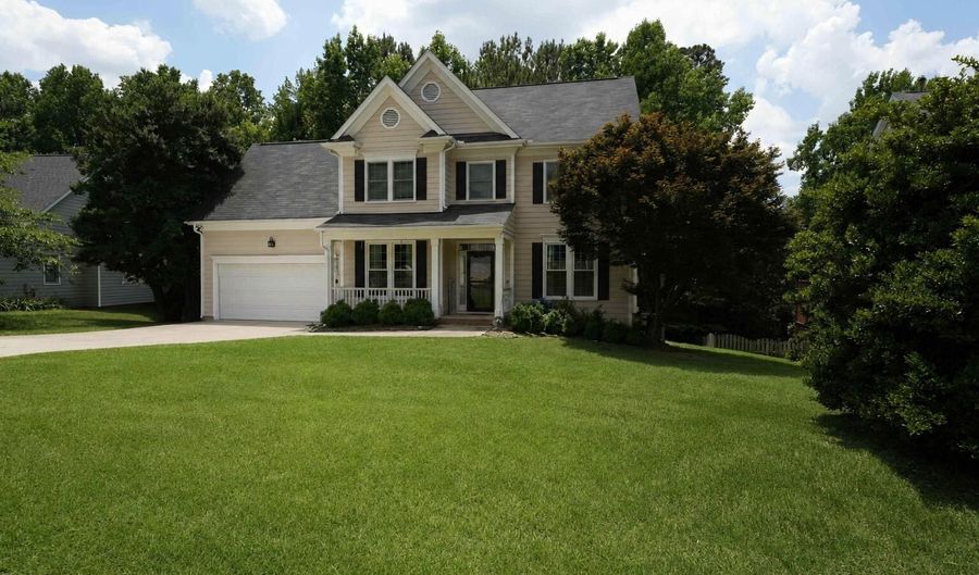 2002 Charlion Downs Ln, Apex, NC 27502 - 3 Beds, 3 Bath