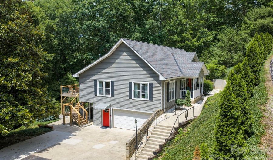 153 Skyview Cir, Asheville, NC 28804 - 4 Beds, 3 Bath