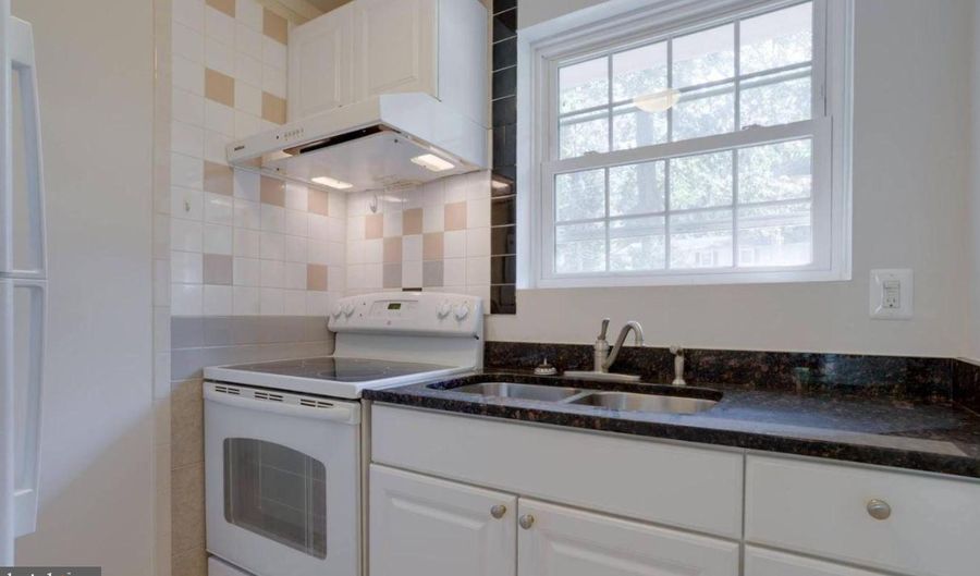 8524 CANTERBURY Dr, Annandale, VA 22003 - 2 Beds, 1 Bath