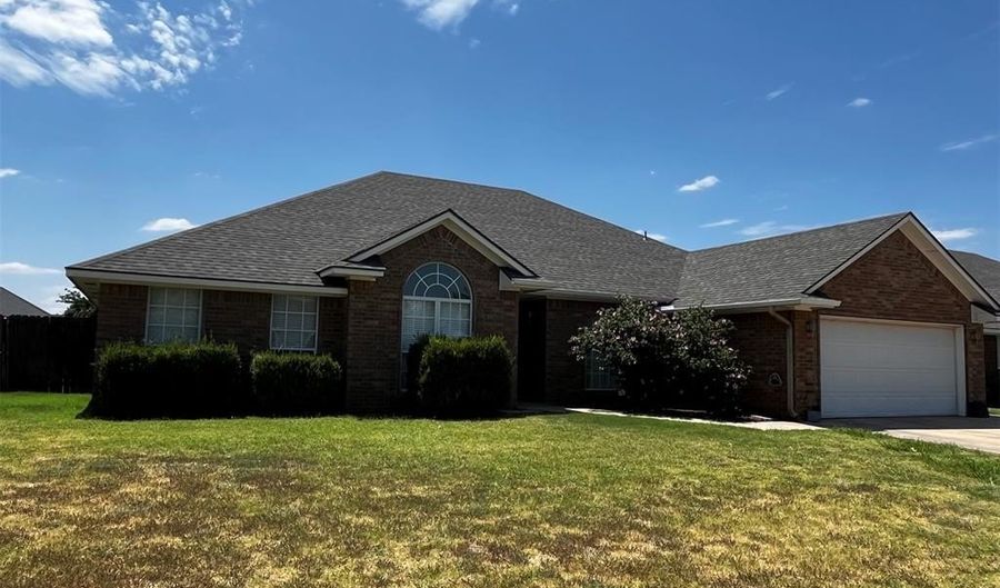 508 Peacock Cir, Altus, OK 73521 - 5 Beds, 2 Bath