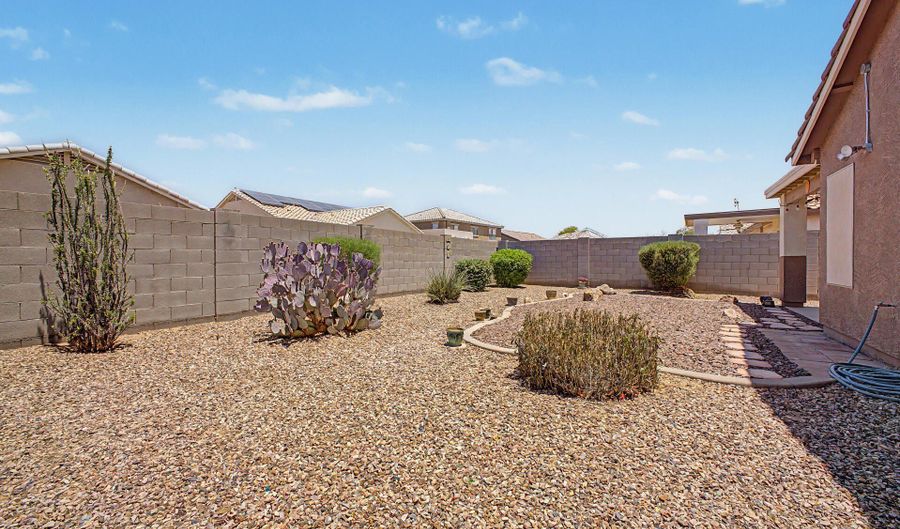 646 W JAHNS Ct, Casa Grande, AZ 85122 - 3 Beds, 2 Bath