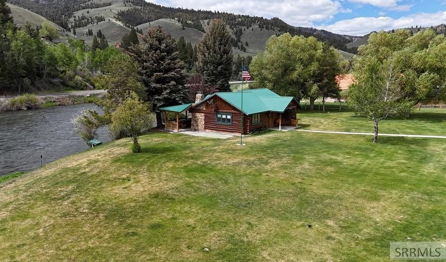 385 River Front Ln, Clayton, ID 83227 - 2 Beds, 2 Bath