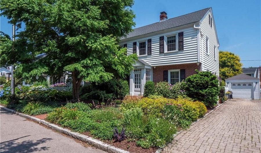 198 Gibbs Ave, Newport, RI 02840 - 4 Beds, 5 Bath