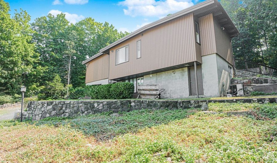 203 Hoyt St, Darien, CT 06820 - 4 Beds, 2 Bath