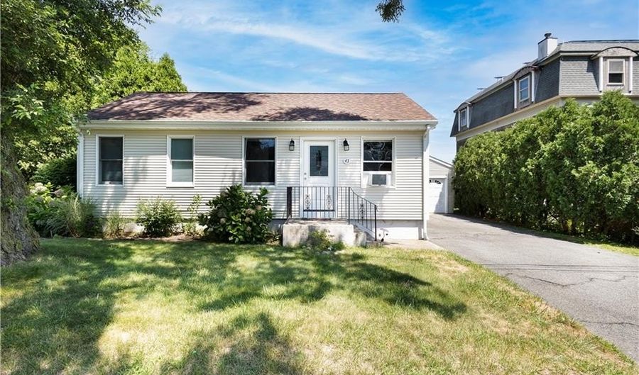 43 Parker Ave, Warren, RI 02885 - 2 Beds, 1 Bath
