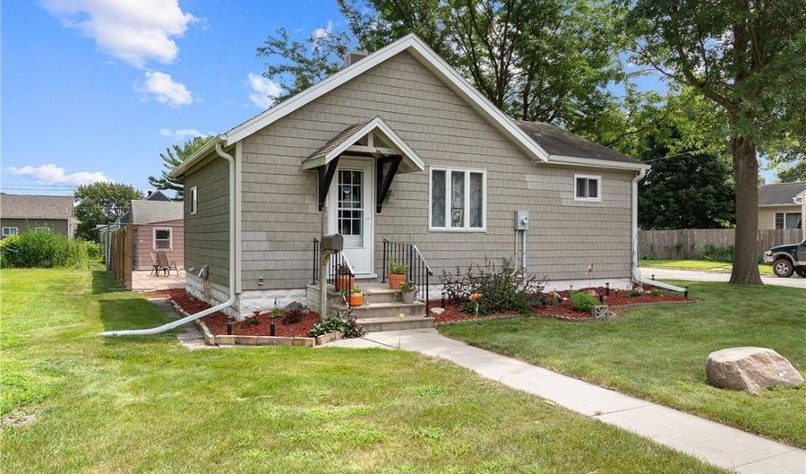 800 14th St NE, Austin, MN 55912 - 2 Beds, 2 Bath