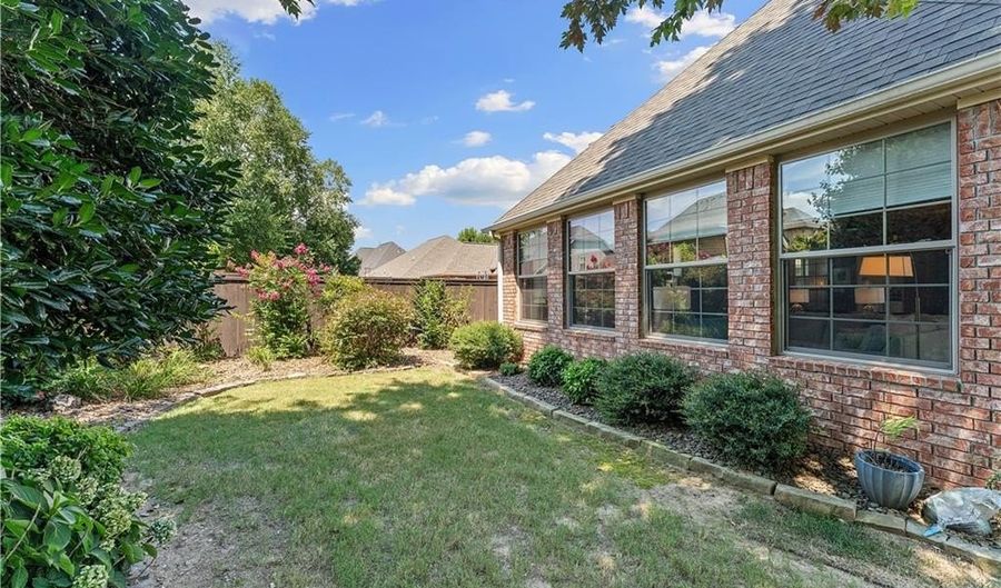 5204 SW Ridge Mont Rd, Bentonville, AR 72713 - 4 Beds, 3 Bath