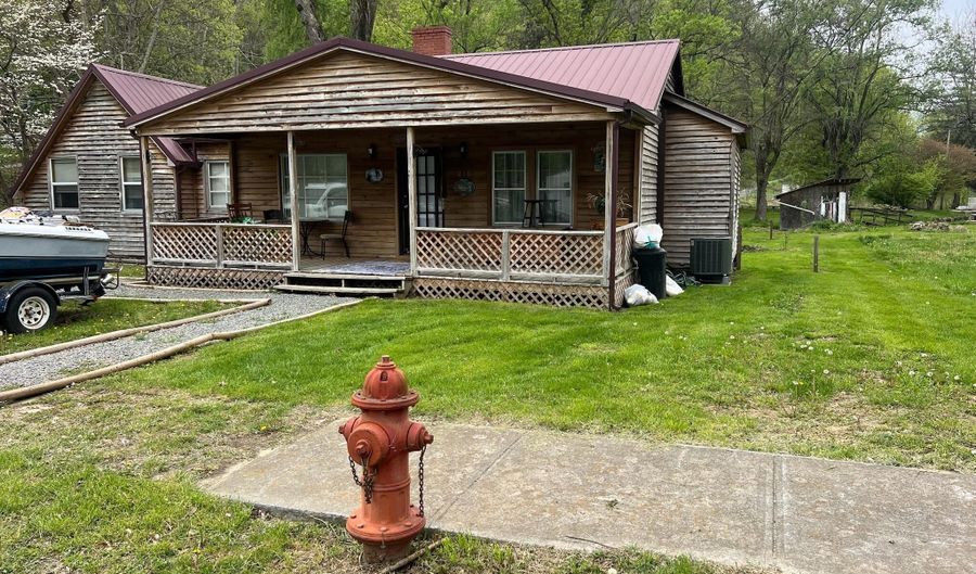 120 Wickham St, Alderson, WV 24910 - 3 Beds, 2 Bath