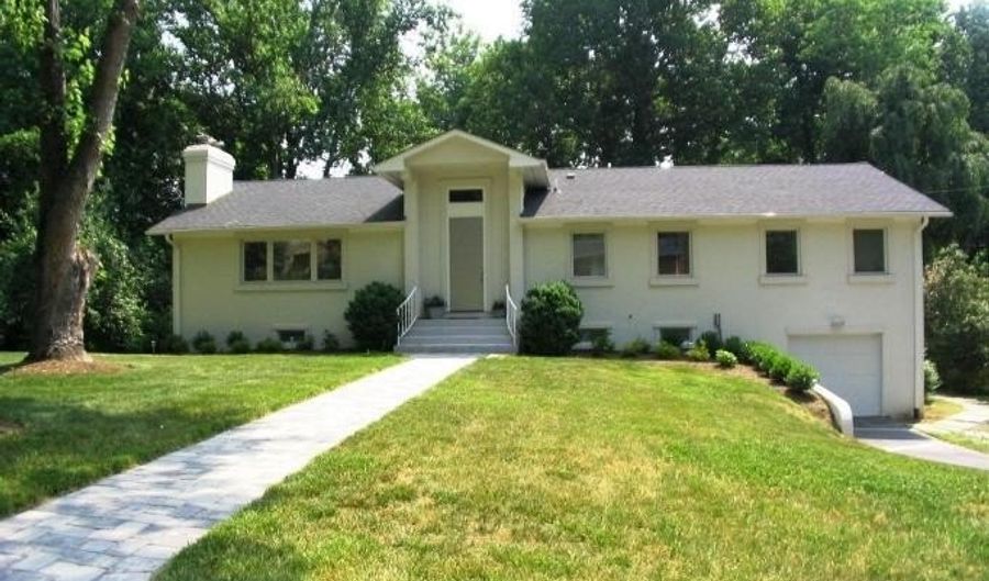 7913 CHARLESTON Ct, Bethesda, MD 20817 - 4 Beds, 4 Bath