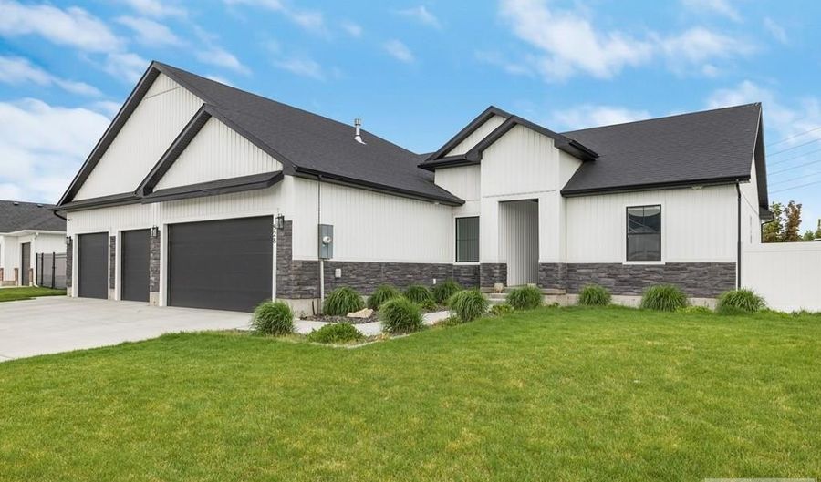 928 N Greenwillow Ln, Ammon, ID 83401 - 6 Beds, 3 Bath