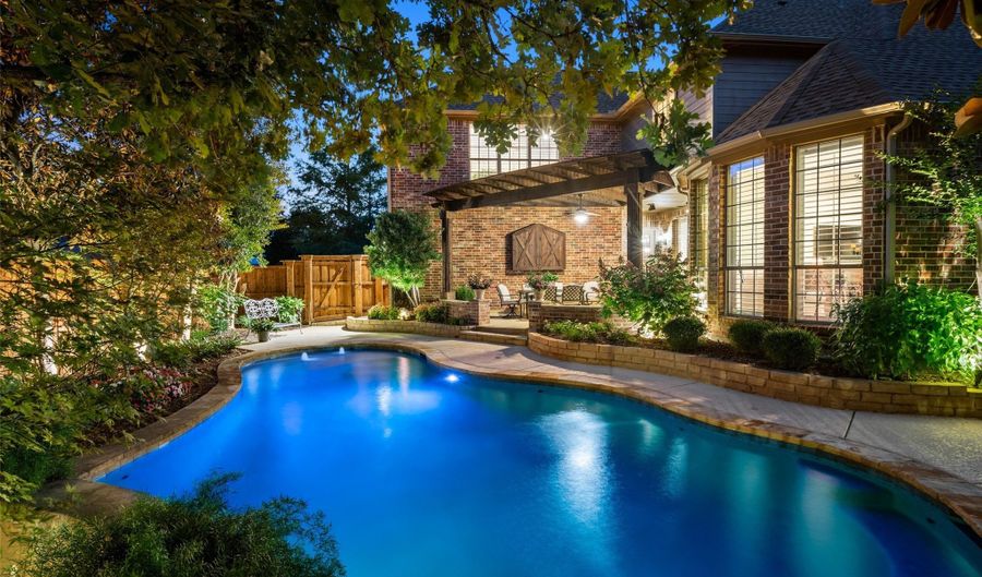 901 Crestmoor Dr, Allen, TX 75013 - 4 Beds, 4 Bath