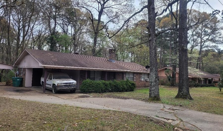 605 S COX St, Bastrop, LA 71220 - 3 Beds, 2 Bath