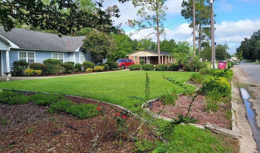 301 TAYLOR Rd, Alma, GA 31510 - 4 Beds, 2 Bath