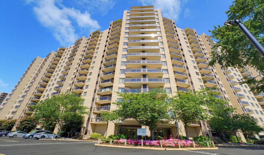 203 YOAKUM Pkwy 910, Alexandria, VA 22304 - 2 Beds, 2 Bath