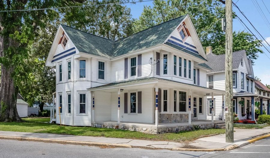 110 E 6TH St, Laurel, DE 19956 - 5 Beds, 4 Bath