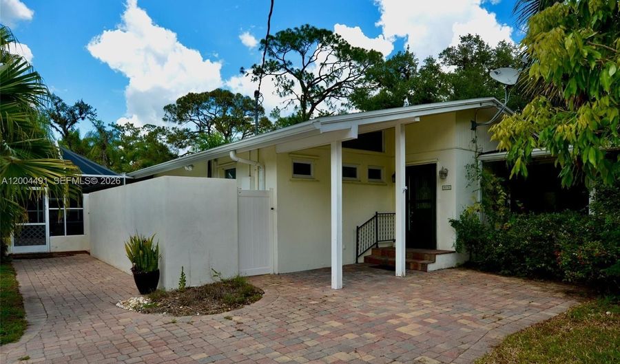18220 Elmwood Dr, Alva, FL 33920 - 5 Beds, 3 Bath