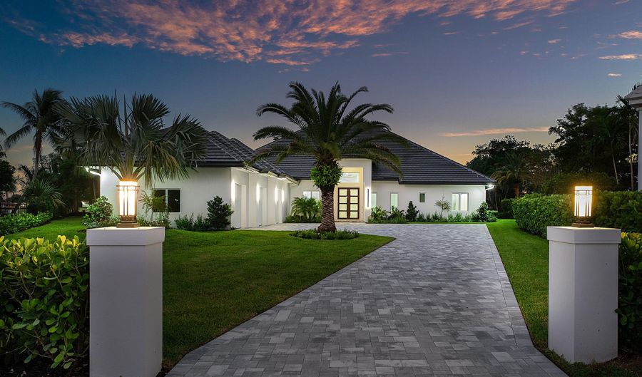 100 Glenbrook Ct, Atlantis, FL 33462 - 5 Beds, 6 Bath