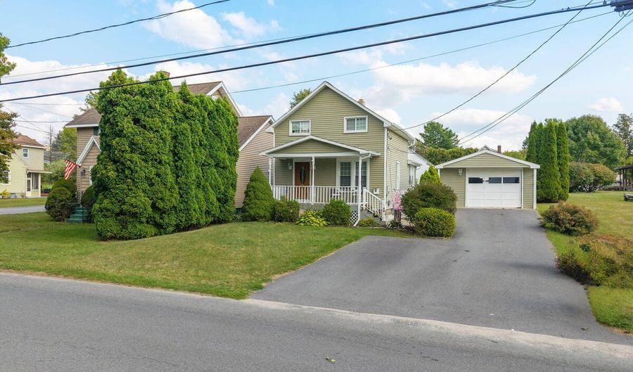 113 Chapel Pl, Amsterdam, NY 12010 - 2 Beds, 2 Bath