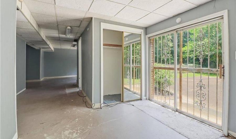 6735 Marlborough Cir S, Atlanta, GA 30349 - 4 Beds, 3 Bath