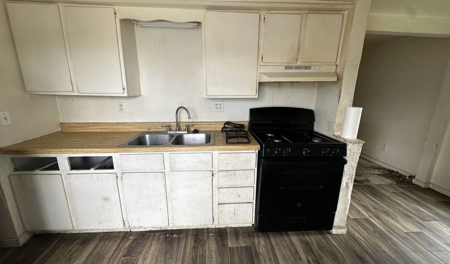329 E 31st St, Anderson, IN 46016 - 2 Beds, 2 Bath