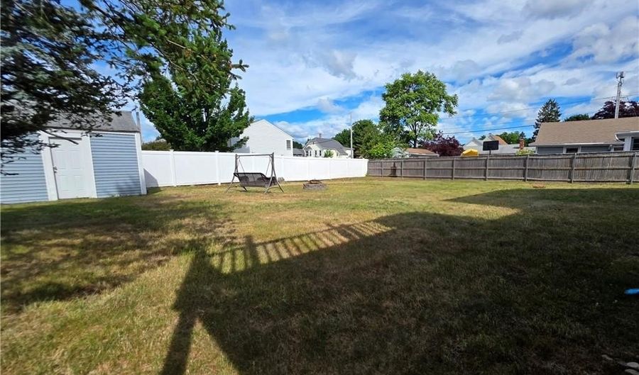 39 Allendale Ave, North Providence, RI 02911 - 5 Beds, 5 Bath