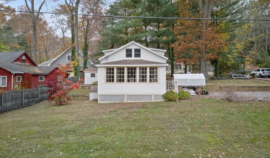 15 Hazen St, Chester, CT 06412 - 3 Beds, 1 Bath