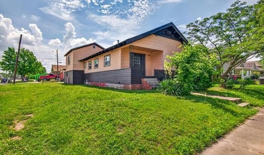 300 S Creek Ave, Bartlesville, OK 74003 - 4 Beds, 2 Bath