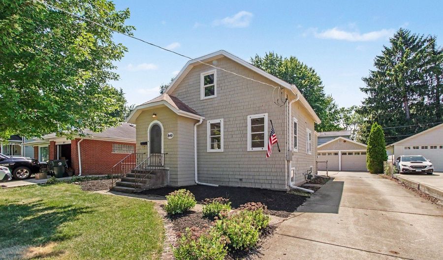 840 N Arlington Heights Rd, Arlington Heights, IL 60004 - 3 Beds, 2 Bath