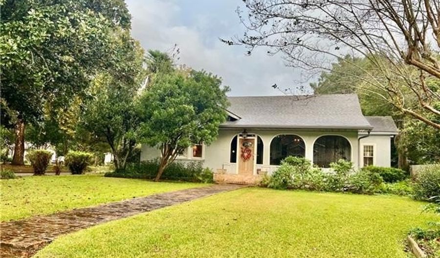 2501 MARYE St, Alexandria, LA 71301 - 2 Beds, 2 Bath