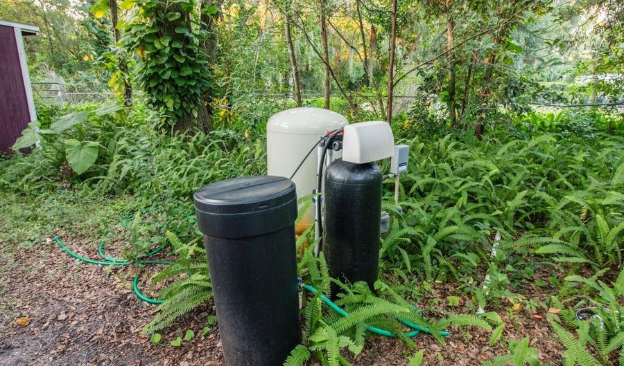 560 N LAKE PLEASANT Rd, Apopka, FL 32712 - 3 Beds, 2 Bath