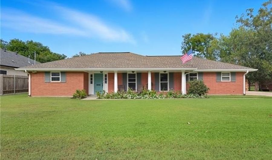 134 VOGT Dr, Belle Chasse, LA 70037 - 4 Beds, 3 Bath